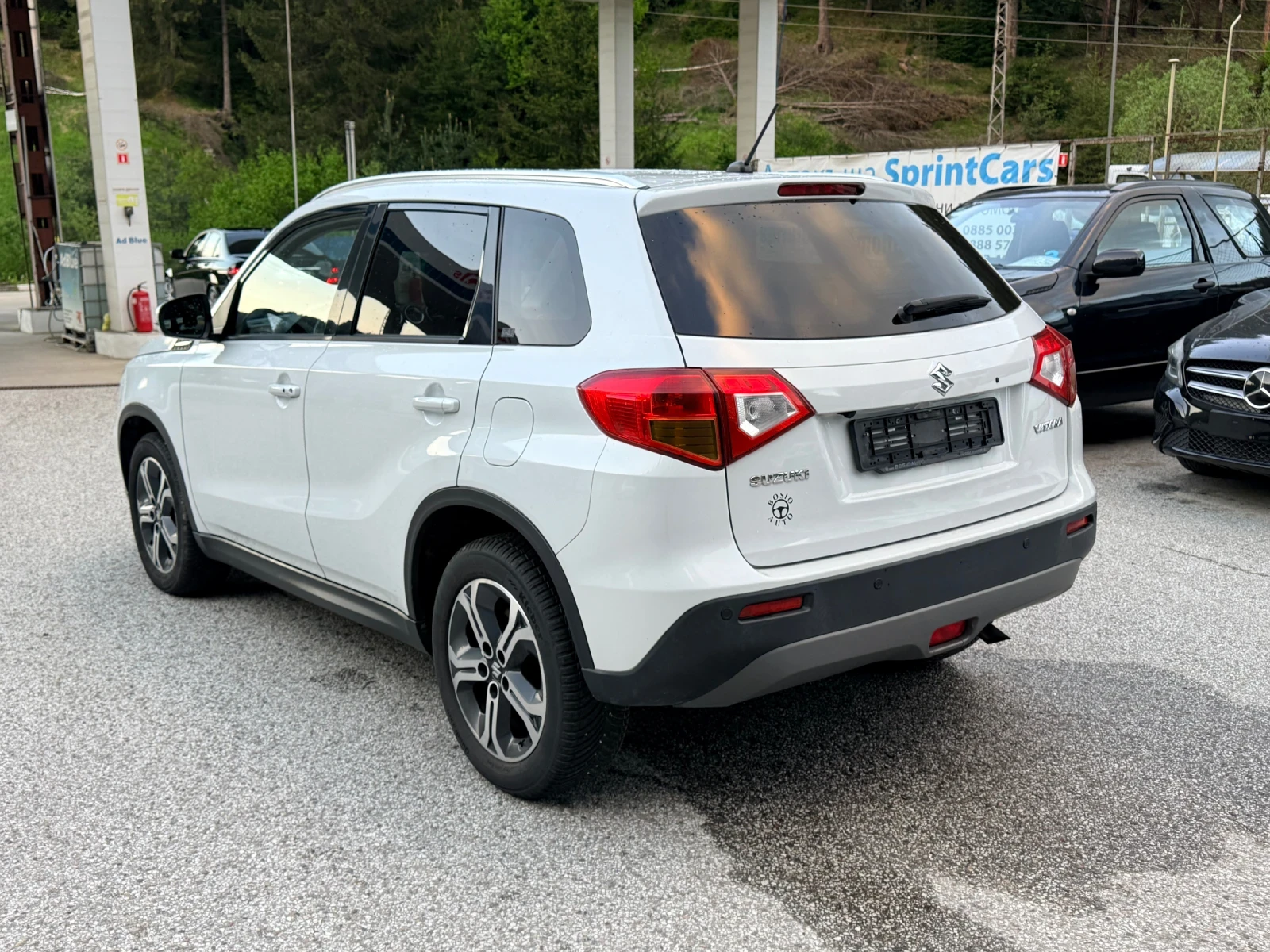 Suzuki Vitara LED* ДИСТРОНИК* КОЖА* CarPlay* KeyLess* РЕАЛНИ КМ*, снимка 3 - Автомобили и джипове - 54810462