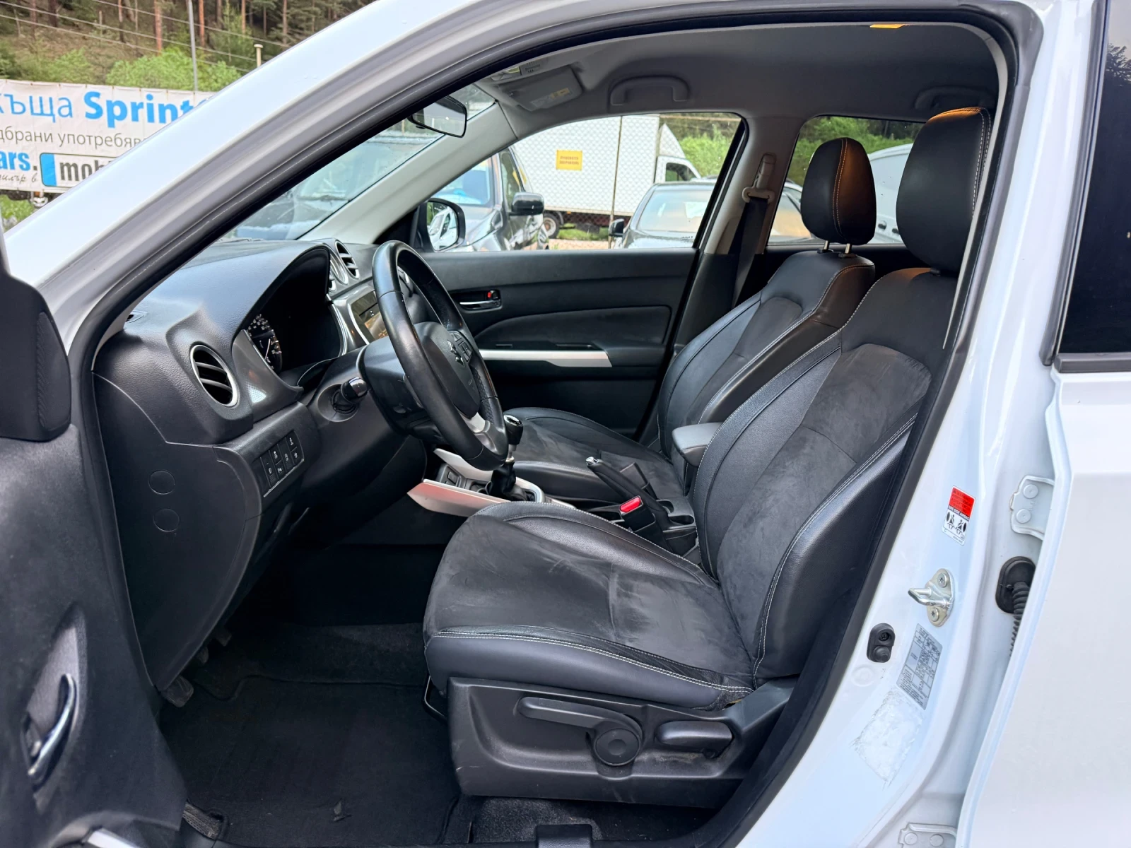 Suzuki Vitara LED* ДИСТРОНИК* КОЖА* CarPlay* KeyLess* РЕАЛНИ КМ*, снимка 7 - Автомобили и джипове - 54810462