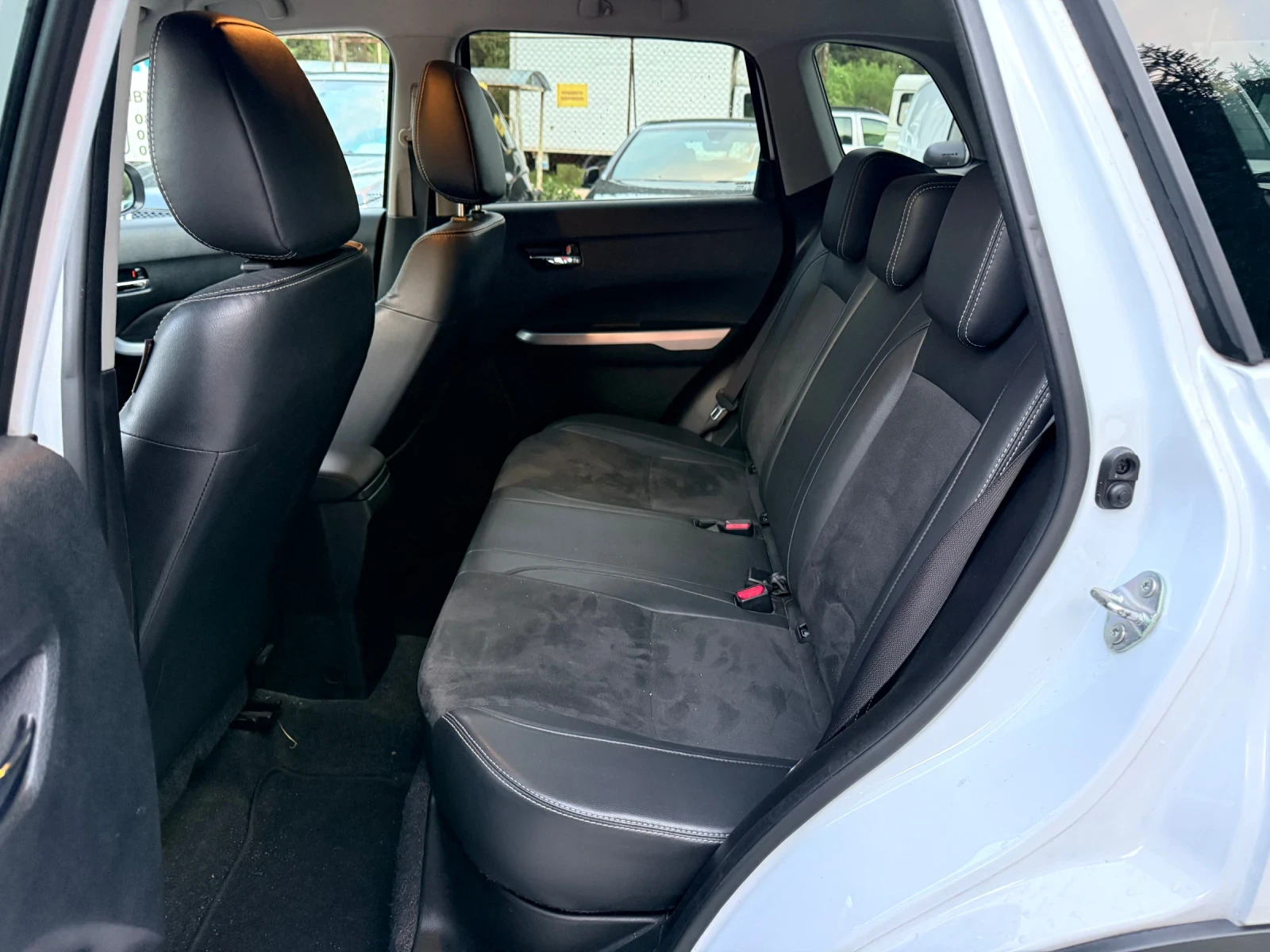 Suzuki Vitara LED* ДИСТРОНИК* КОЖА* CarPlay* KeyLess* РЕАЛНИ КМ*, снимка 8 - Автомобили и джипове - 54810462