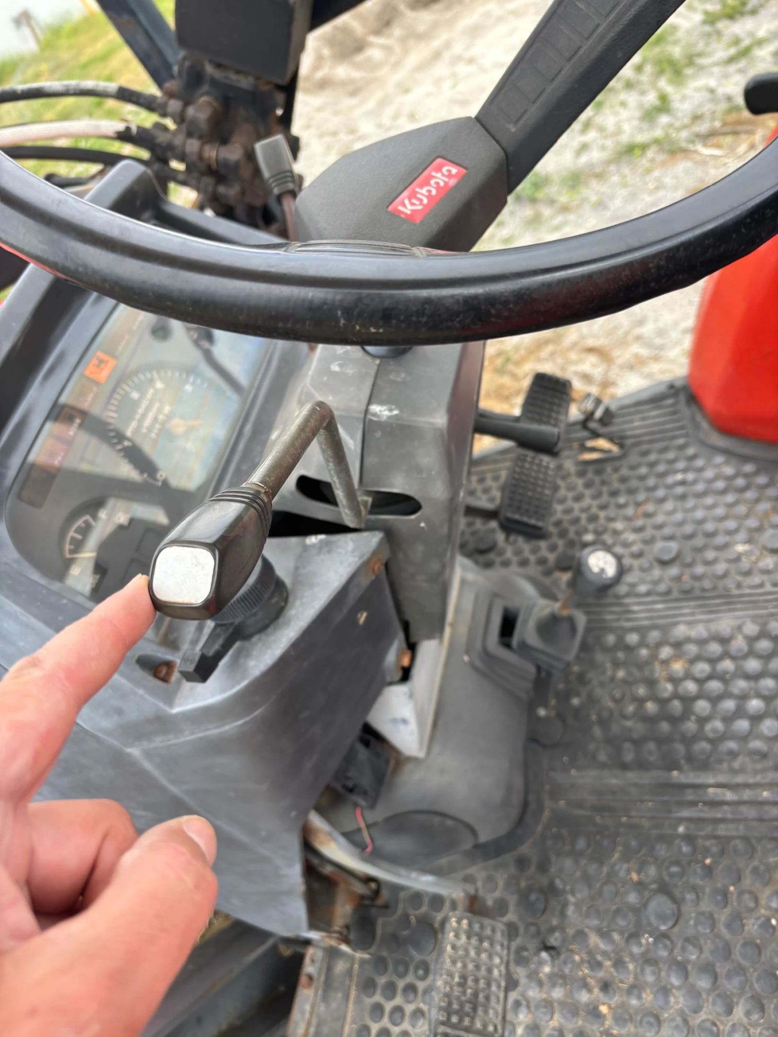 Трактор Kubota, снимка 4 - Селскостопанска техника - 55508063