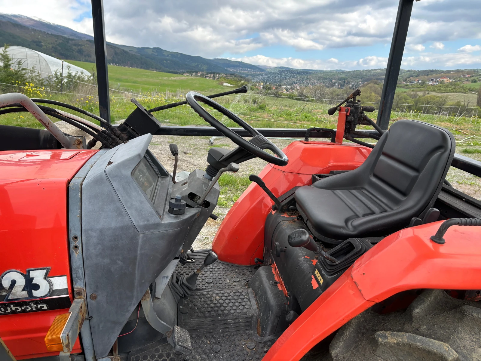 Трактор Kubota, снимка 3 - Селскостопанска техника - 55508063