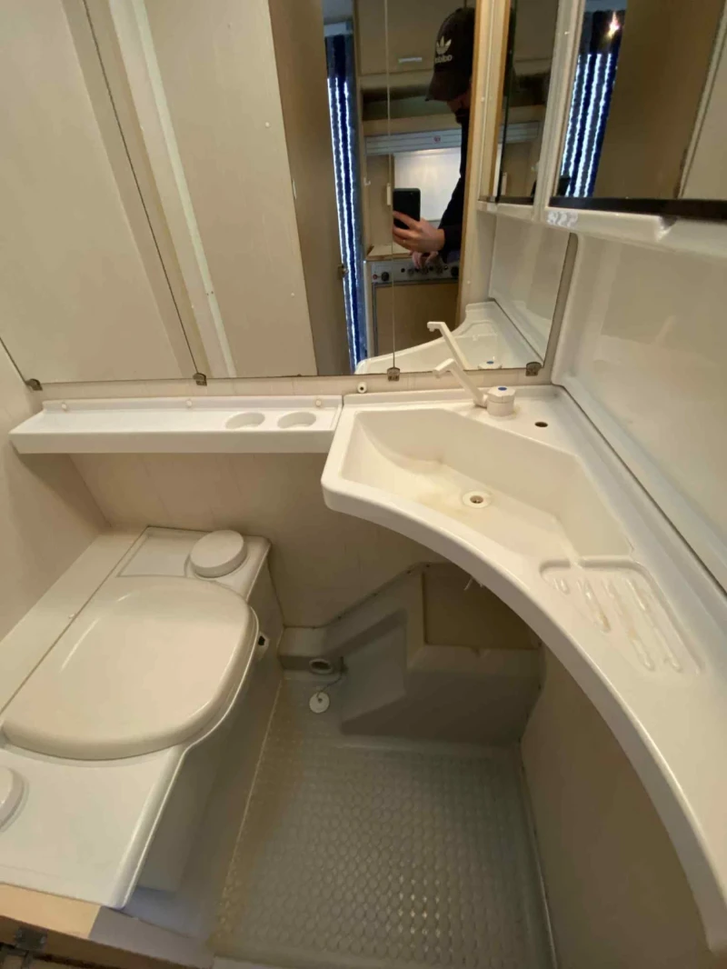 Каравана KIP KG-42-T, снимка 16 - Каравани и кемпери - 52327449