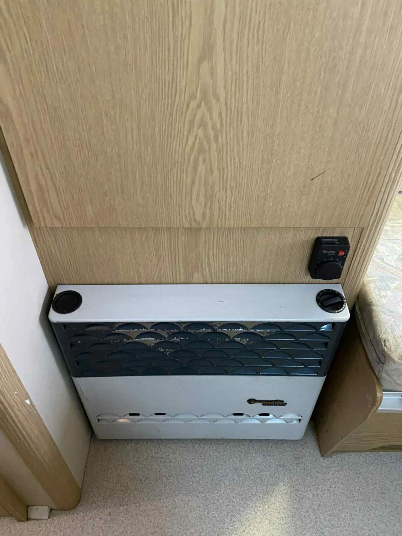 Каравана KIP KG-42-T, снимка 12 - Каравани и кемпери - 52327449