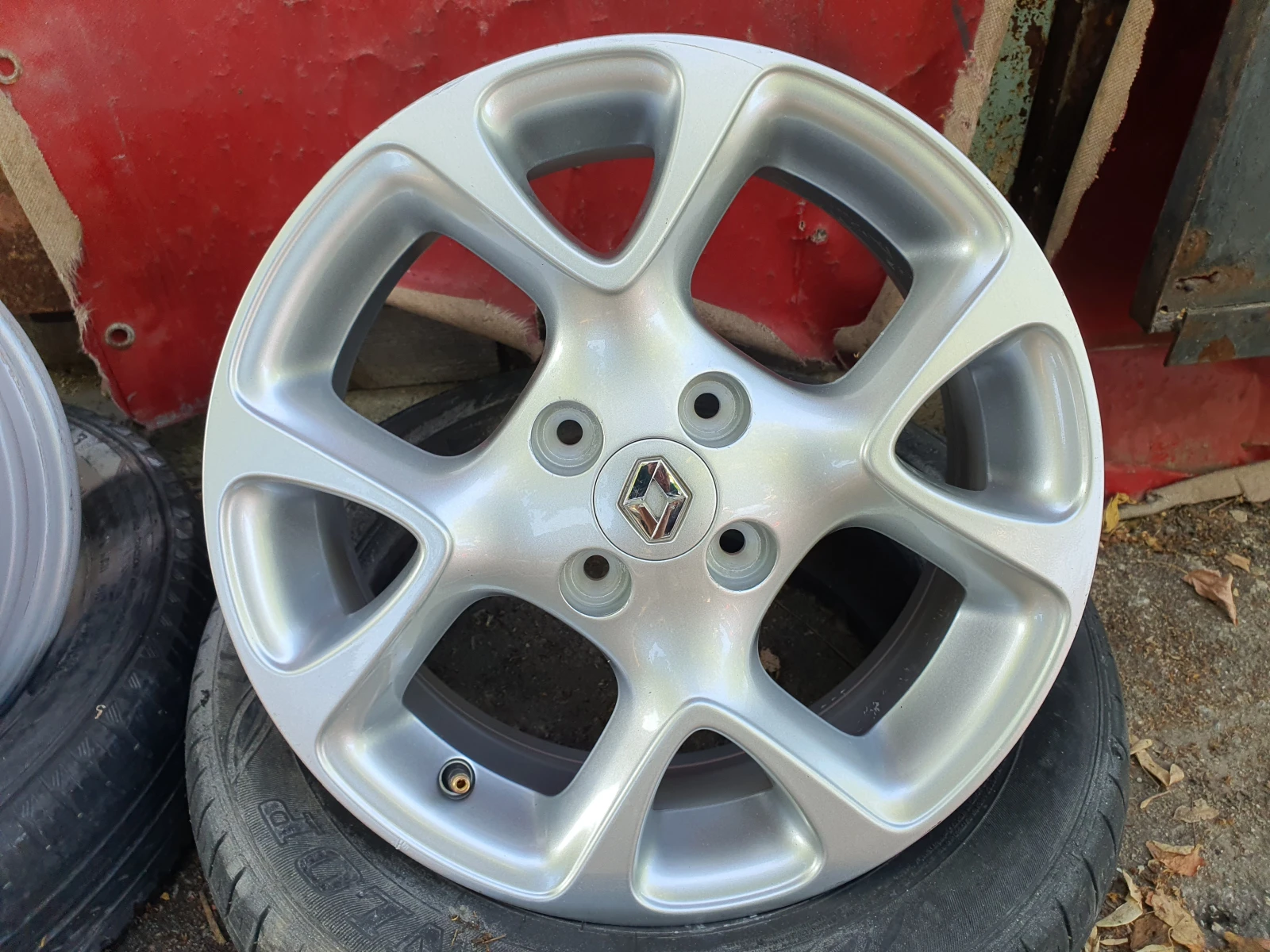 Джанти за Renault Twingo, снимка 4 - Гуми и джанти - 55182236