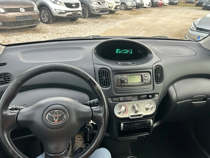 Toyota Yaris verso 1.3i 85k.c, снимка 10 - Автомобили и джипове - 49319667