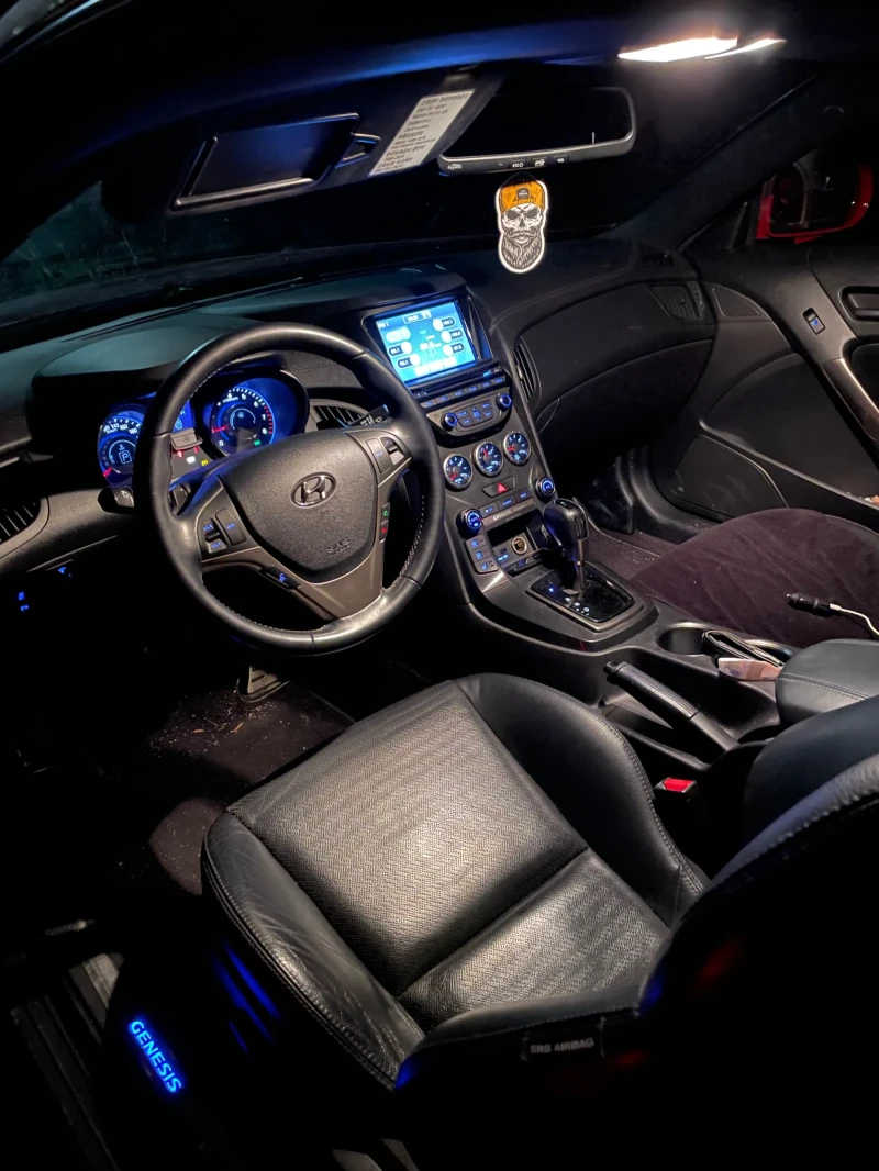 Hyundai Genesis 200Turbo, снимка 11 - Автомобили и джипове - 52036276