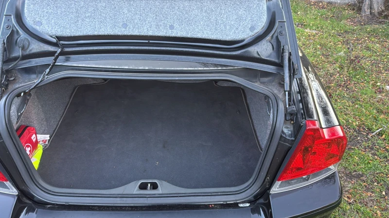 Volvo S60 2.4 Kinetic, снимка 16 - Автомобили и джипове - 52433832