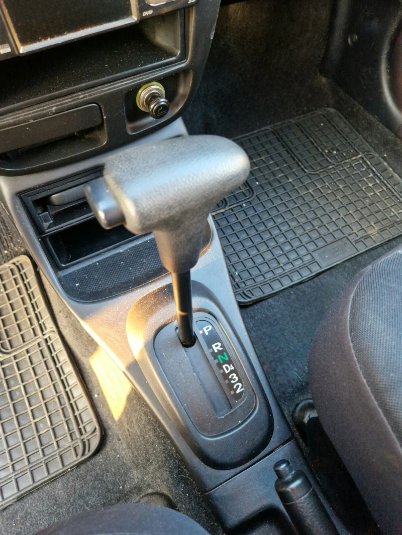 Daihatsu Cuore АВТОМАТИК! 131000км!КЛИМАТИК!, снимка 15 - Автомобили и джипове - 52807064