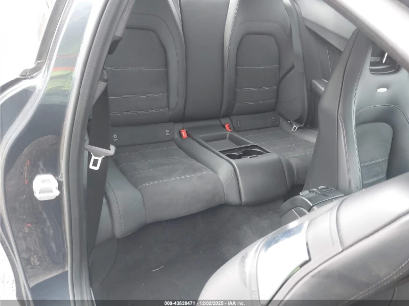 Mercedes-Benz C 63 AMG, снимка 10 - Автомобили и джипове - 52839591