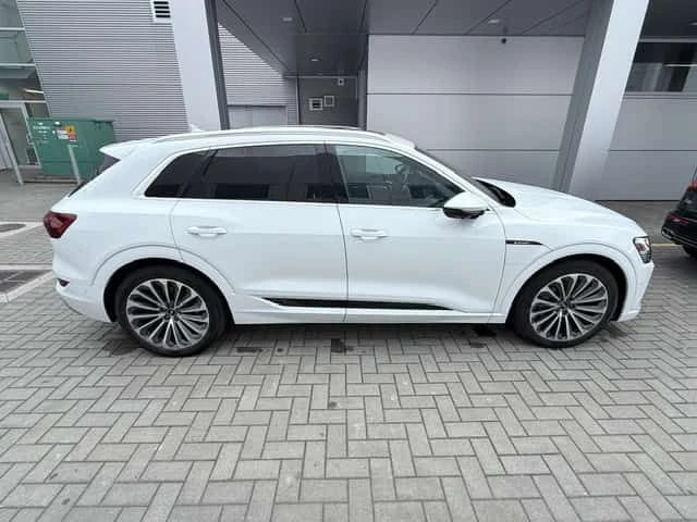 Audi E-Tron Technik S LINE/ОБДУХВАНЕ/ПАНОРАМА, снимка 5 - Автомобили и джипове - 54796180