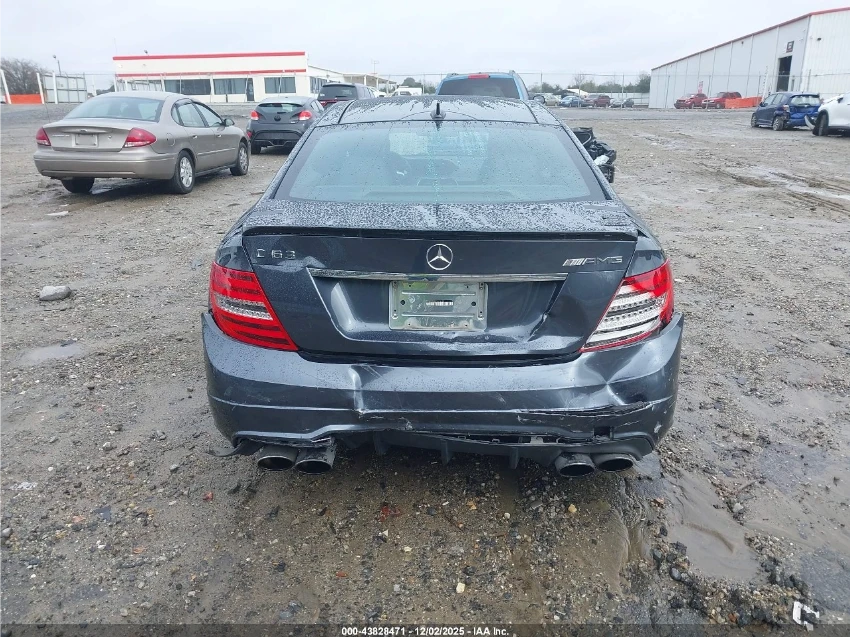 Mercedes-Benz C 63 AMG  - изображение 5