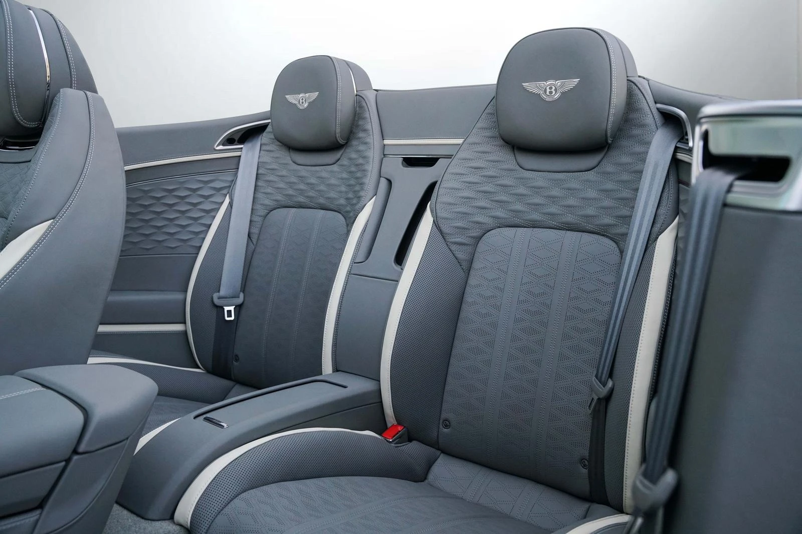 Bentley Continental gt GTC SPEED V8 HYBRID/FIRST EDITION/NAIM/, снимка 15 - Автомобили и джипове - 53710047