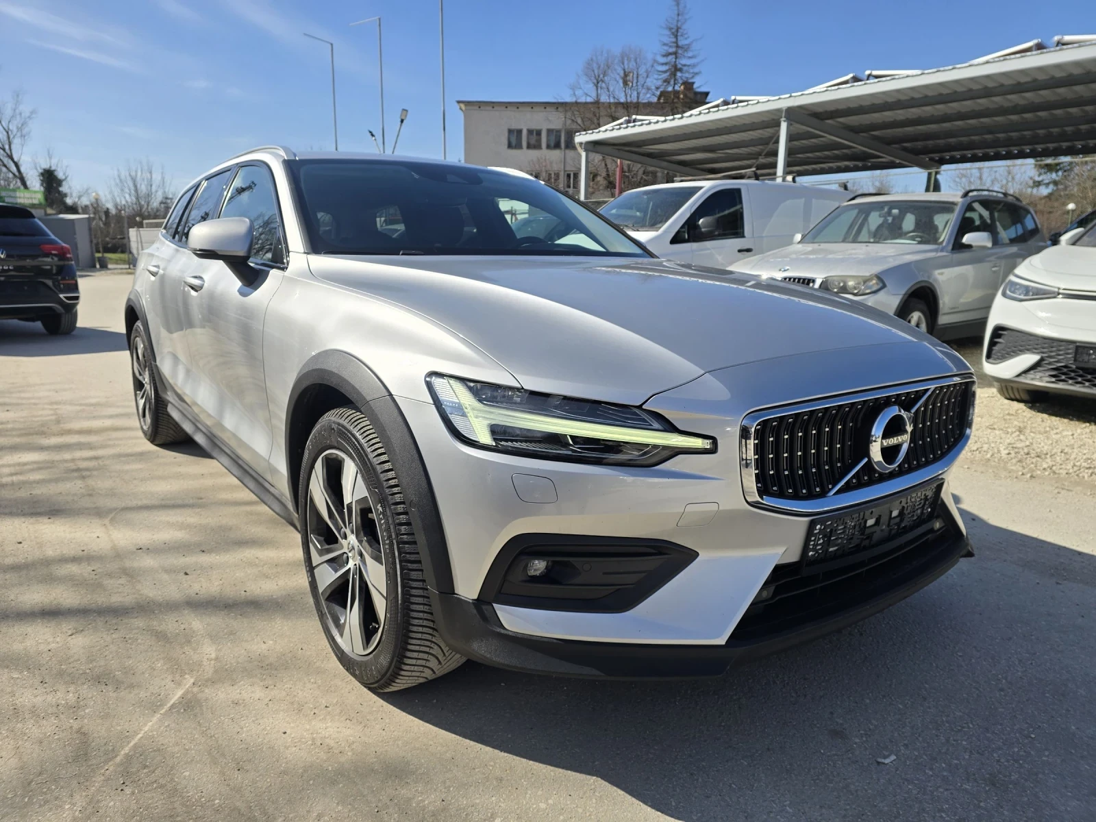 Volvo V60 Cross Country 2.0D 190к.с 4X4  - изображение 2
