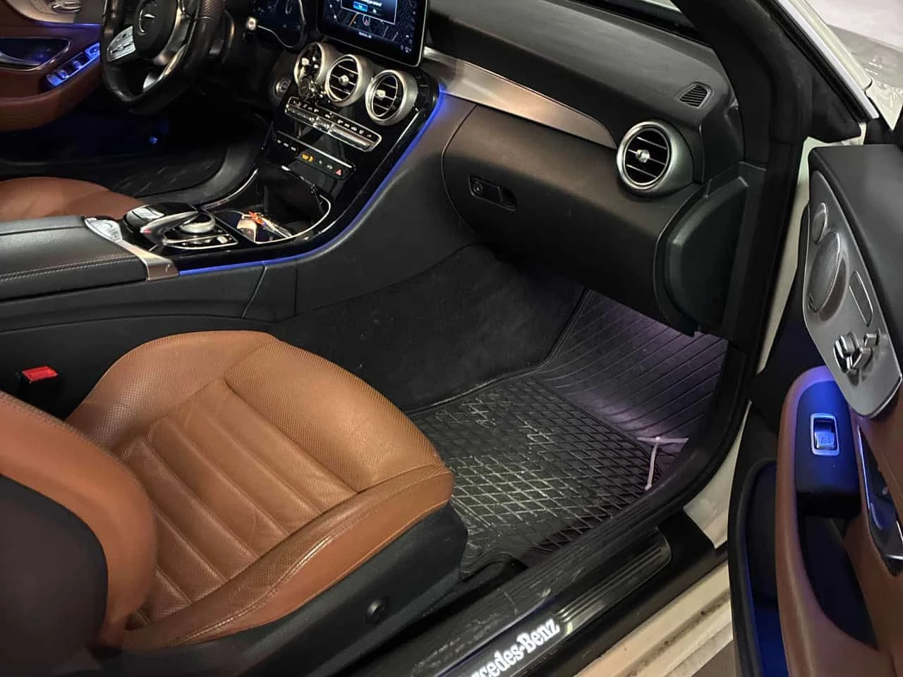 Mercedes-Benz C 300 CARFAX, снимка 13 - Автомобили и джипове - 53846152