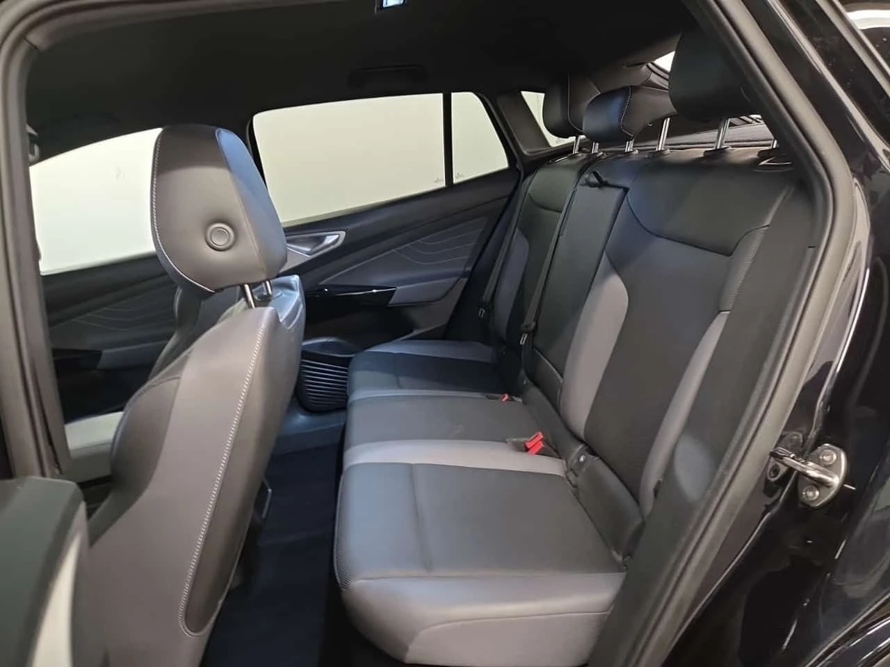 VW ID.4 PRO| AWD| 360 КАМЕРИ| 2 КЛЮЧА, снимка 12 - Автомобили и джипове - 54125268