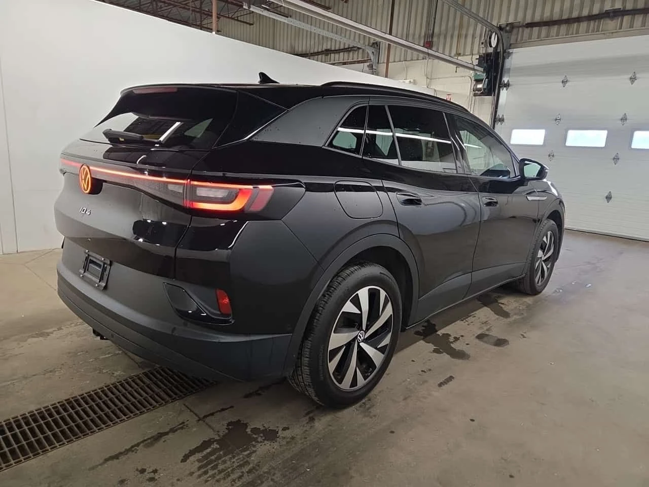 VW ID.4 PRO| AWD| 360 КАМЕРИ| 2 КЛЮЧА, снимка 3 - Автомобили и джипове - 54125268