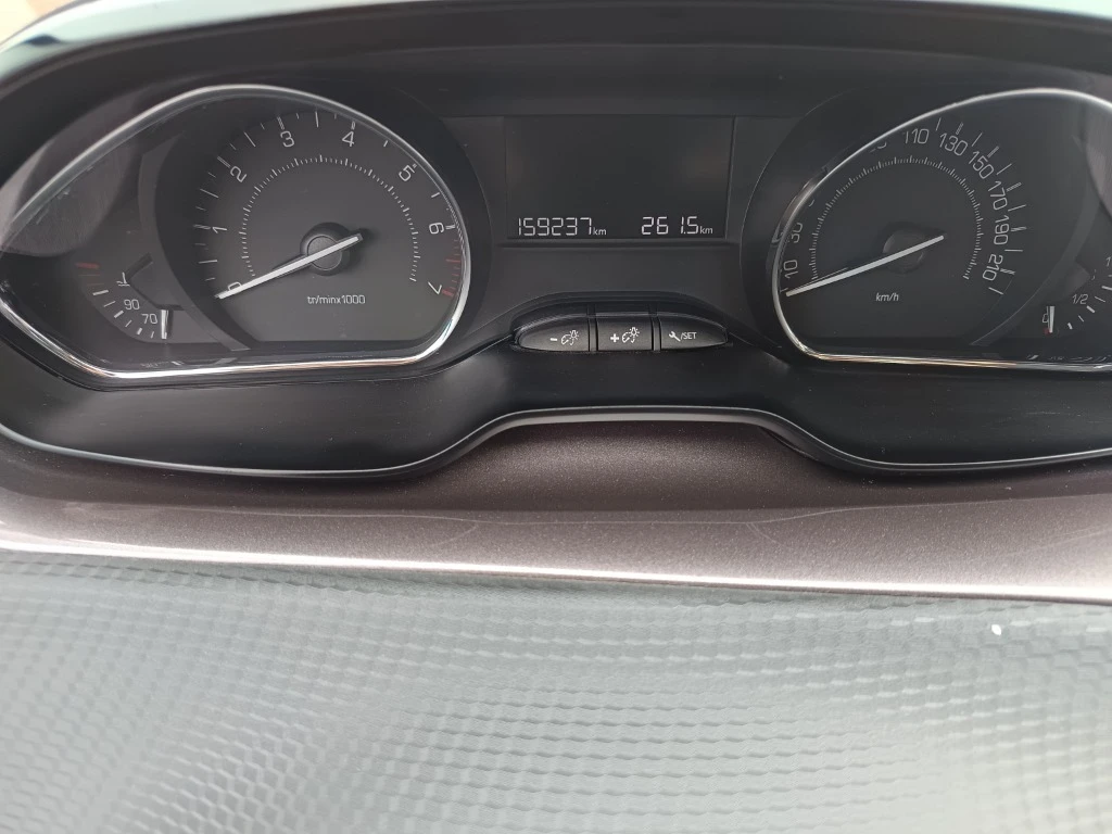 Peugeot 2008 e VTi, снимка 6 - Автомобили и джипове - 54387479