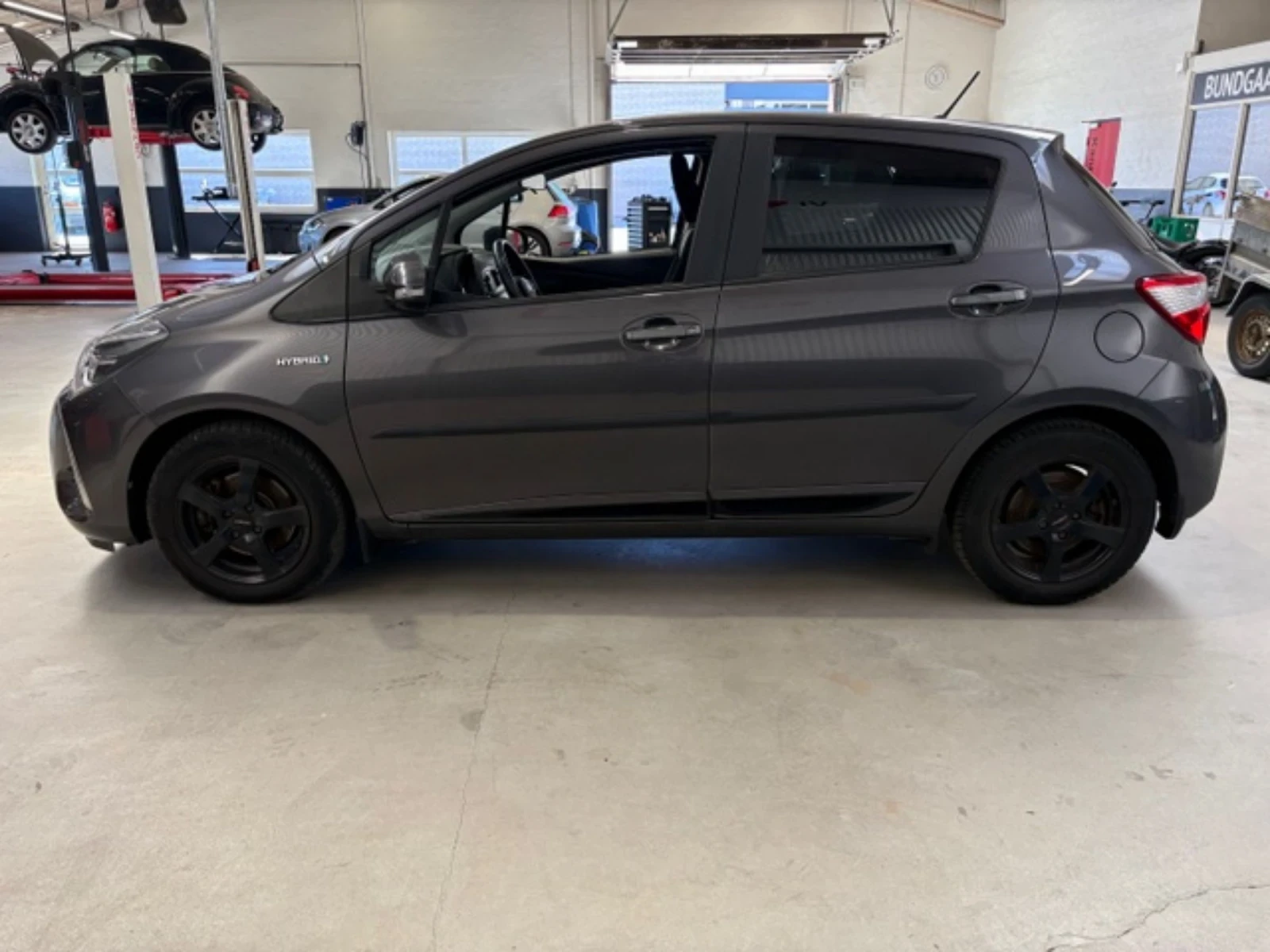 Toyota Yaris Hybrid | 1.5 | eCVT | Facelift 2019, снимка 16 - Автомобили и джипове - 54745737