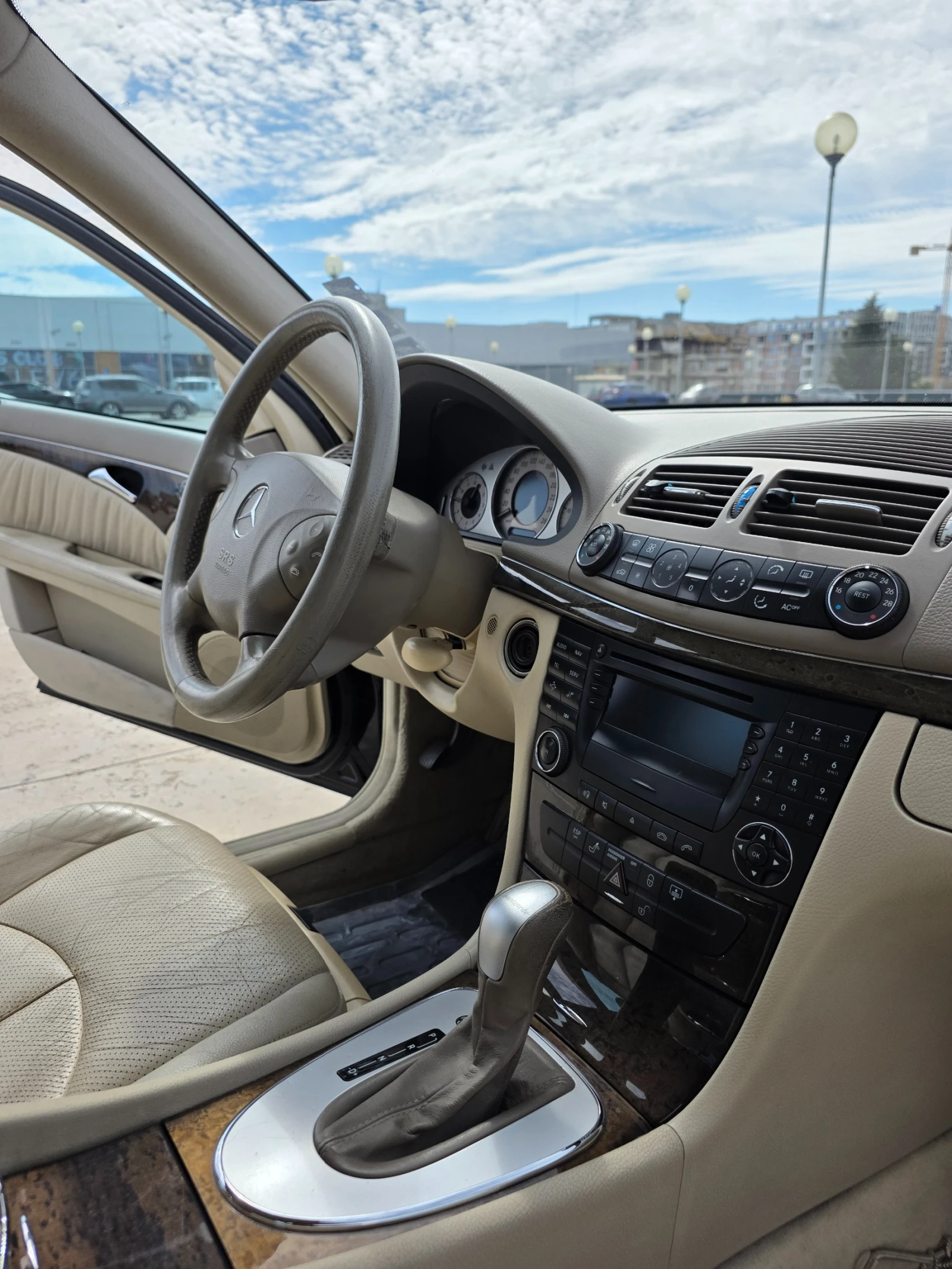 Mercedes-Benz E 270, снимка 12 - Автомобили и джипове - 56139923