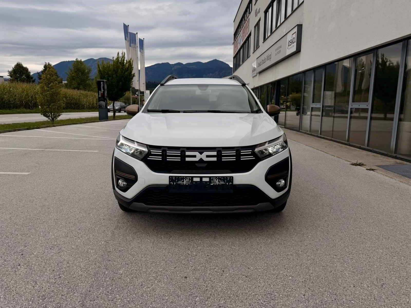 Dacia Jogger * ЧИСТО НОВА* 25км* EXTREME* LPG* , снимка 2 - Автомобили и джипове - 56230794