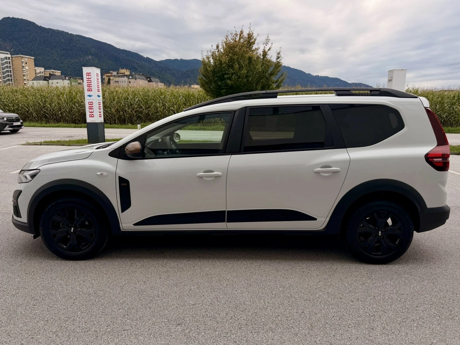 Dacia Jogger * ЧИСТО НОВА* 25км* EXTREME* LPG* , снимка 4 - Автомобили и джипове - 56230794