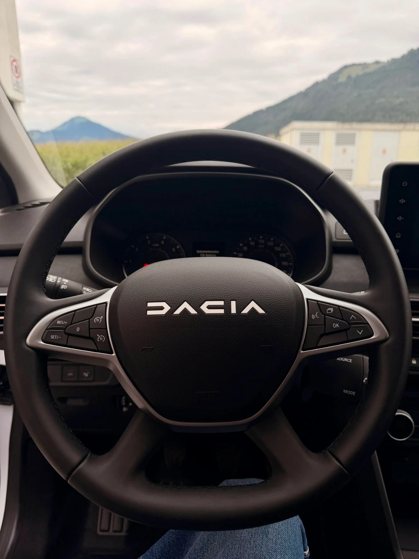 Dacia Jogger * ЧИСТО НОВА* 25км* EXTREME* LPG* , снимка 13 - Автомобили и джипове - 56230794