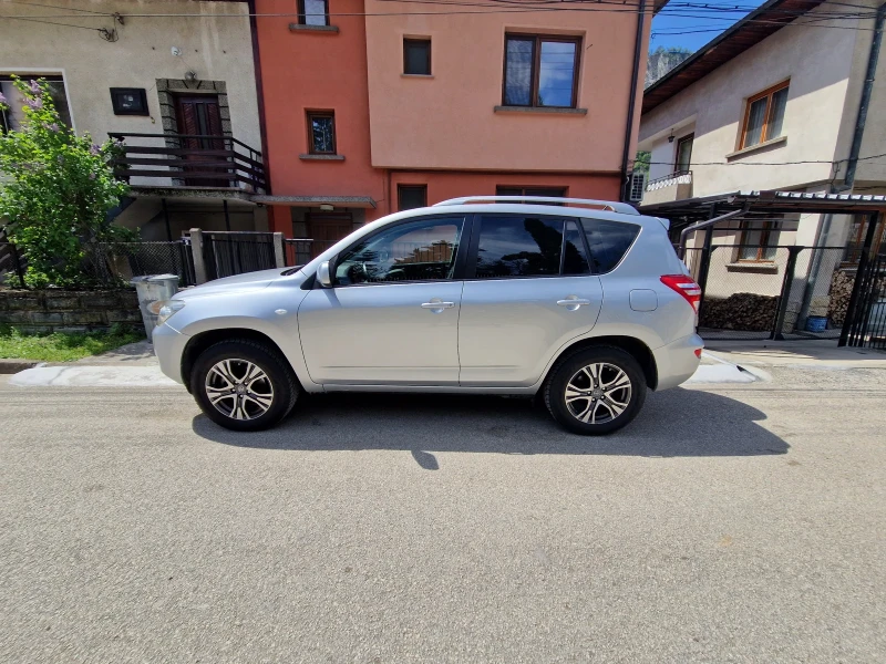 Toyota Rav4 * 105000- километра* NAVI* LED LIGHTS * , снимка 2 - Автомобили и джипове - 52460666