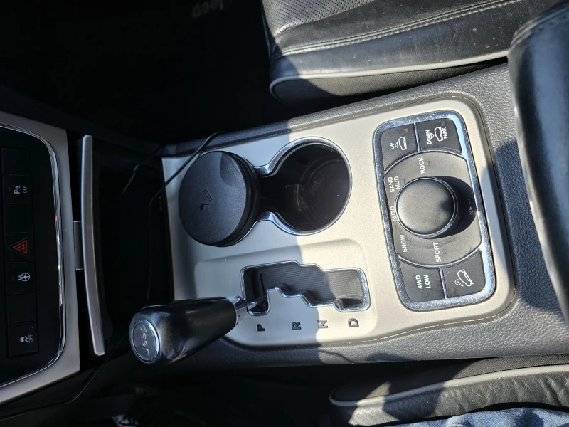 Jeep Grand cherokee 3.0 CRD Overland Edition , снимка 12 - Автомобили и джипове - 52243144