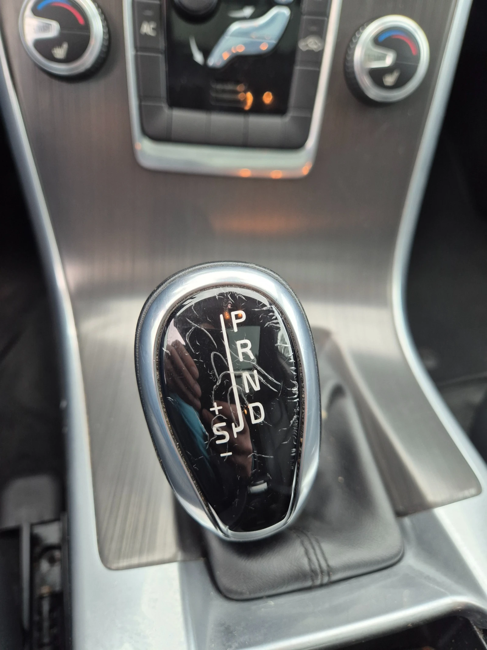 Volvo XC60 Т5. AWD. 4х4. Промоция до края на март 14 хил., снимка 17 - Автомобили и джипове - 53787463