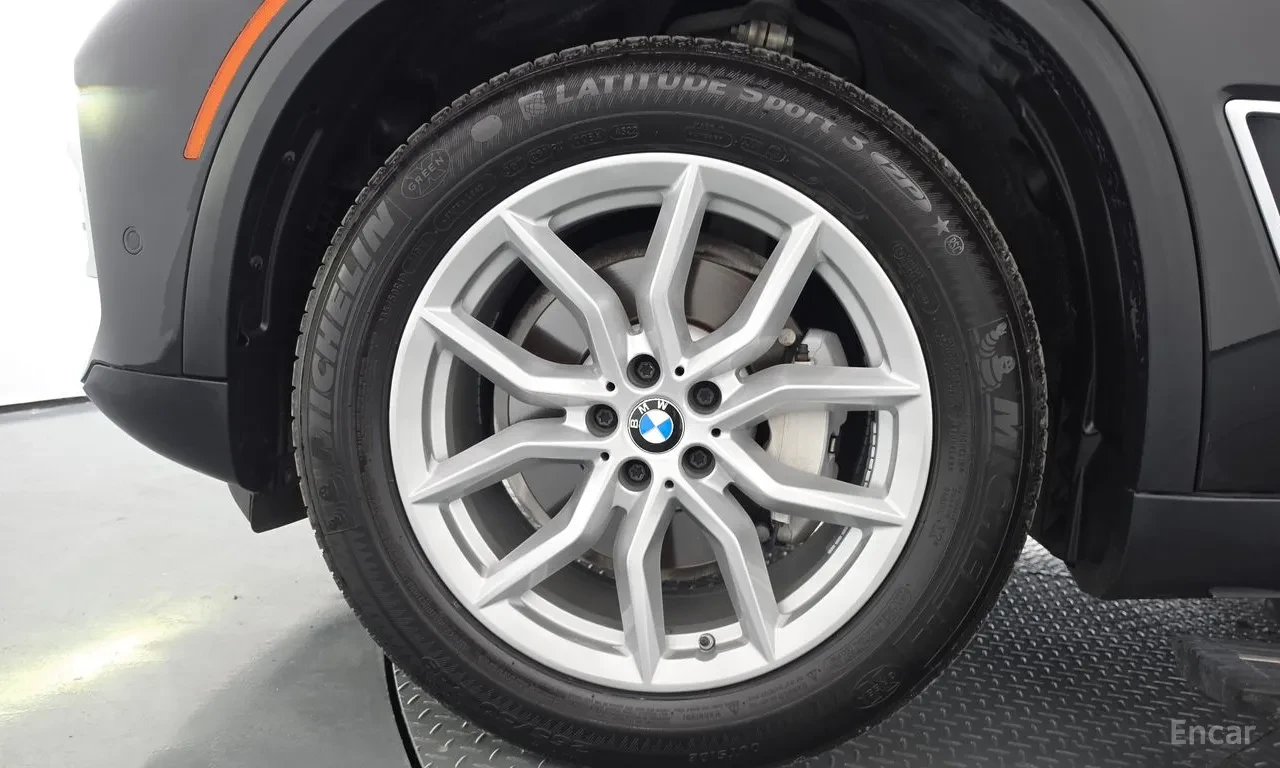 BMW X5 40i XLINE * Full extras * Цена до България, снимка 13 - Автомобили и джипове - 55642416