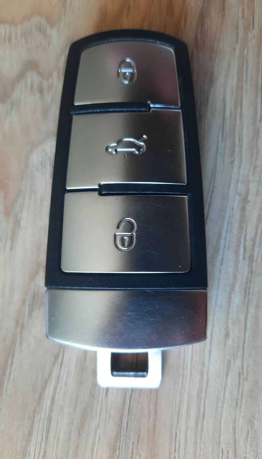 Оригинален ключ за Passat 7 - HELLA, снимка 2 - Части - 53474057