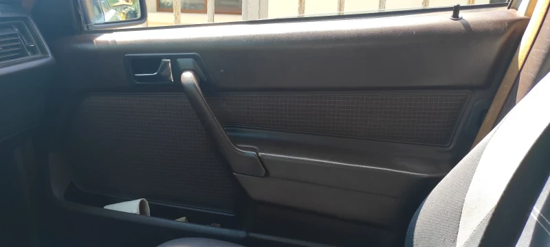 Mercedes-Benz 190, снимка 16 - Автомобили и джипове - 52015537