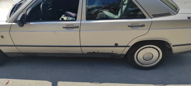 Mercedes-Benz 190, снимка 11 - Автомобили и джипове - 52015537