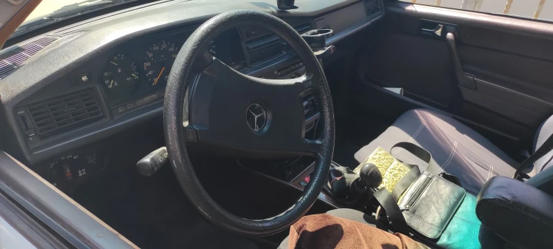 Mercedes-Benz 190, снимка 3 - Автомобили и джипове - 52015537