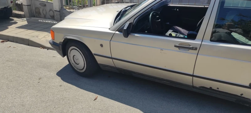 Mercedes-Benz 190, снимка 9 - Автомобили и джипове - 52015537