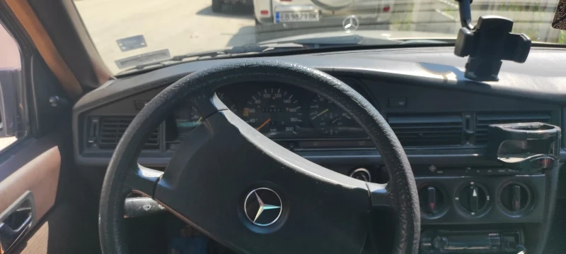 Mercedes-Benz 190, снимка 13 - Автомобили и джипове - 52015537