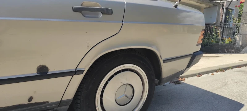 Mercedes-Benz 190, снимка 4 - Автомобили и джипове - 52015537