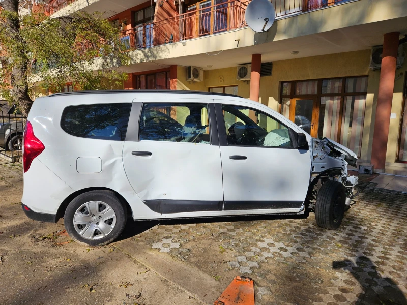 Dacia Lodgy 1.5dci, снимка 5 - Автомобили и джипове - 49173834