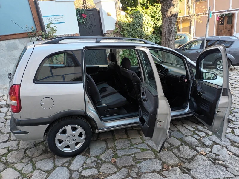 Opel Zafira 1.8 газ бензин , снимка 13 - Автомобили и джипове - 48505494