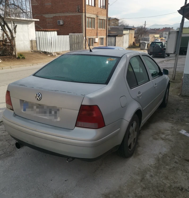 VW Bora 1.6, снимка 2 - Автомобили и джипове - 48682005