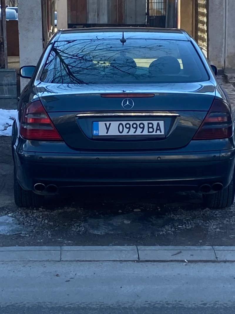 Mercedes-Benz E 220, снимка 1 - Автомобили и джипове - 49244525