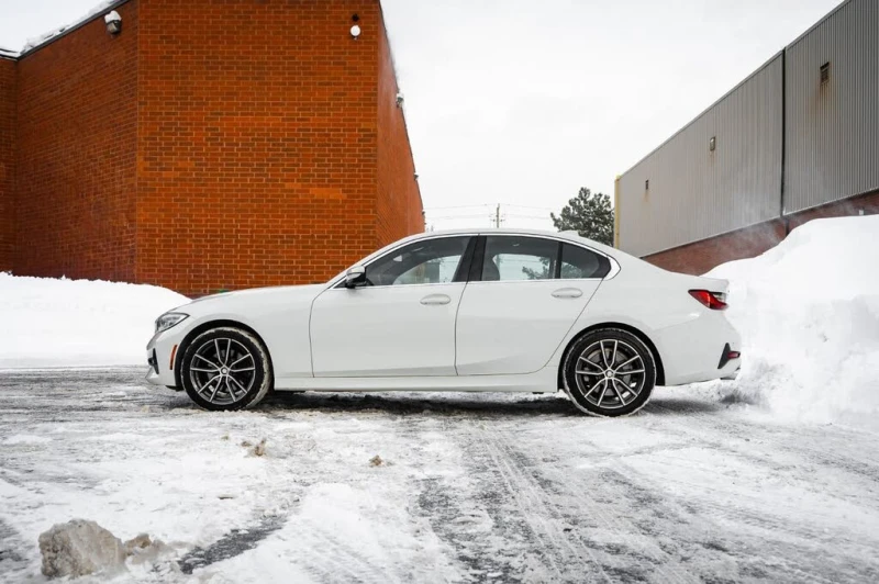 BMW 330 3 Series* 330i* xDrive AWD* АвтоКредит* (ЦЕНА ДО Б, снимка 4 - Автомобили и джипове - 53562935