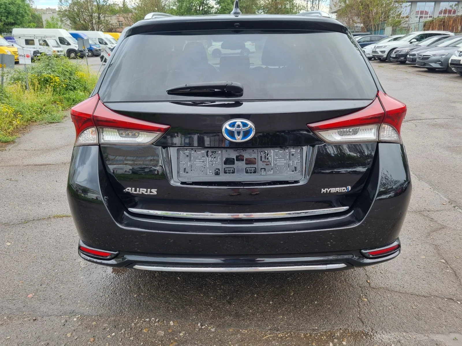 Toyota Auris Hybrid  - изображение 4