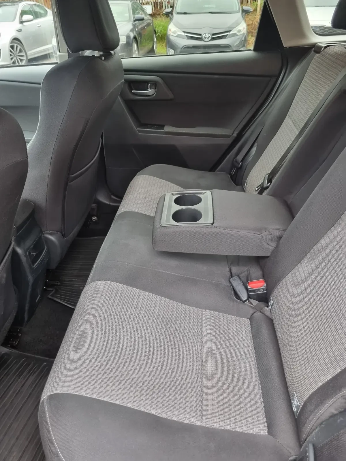 Toyota Auris Hybrid  - изображение 6