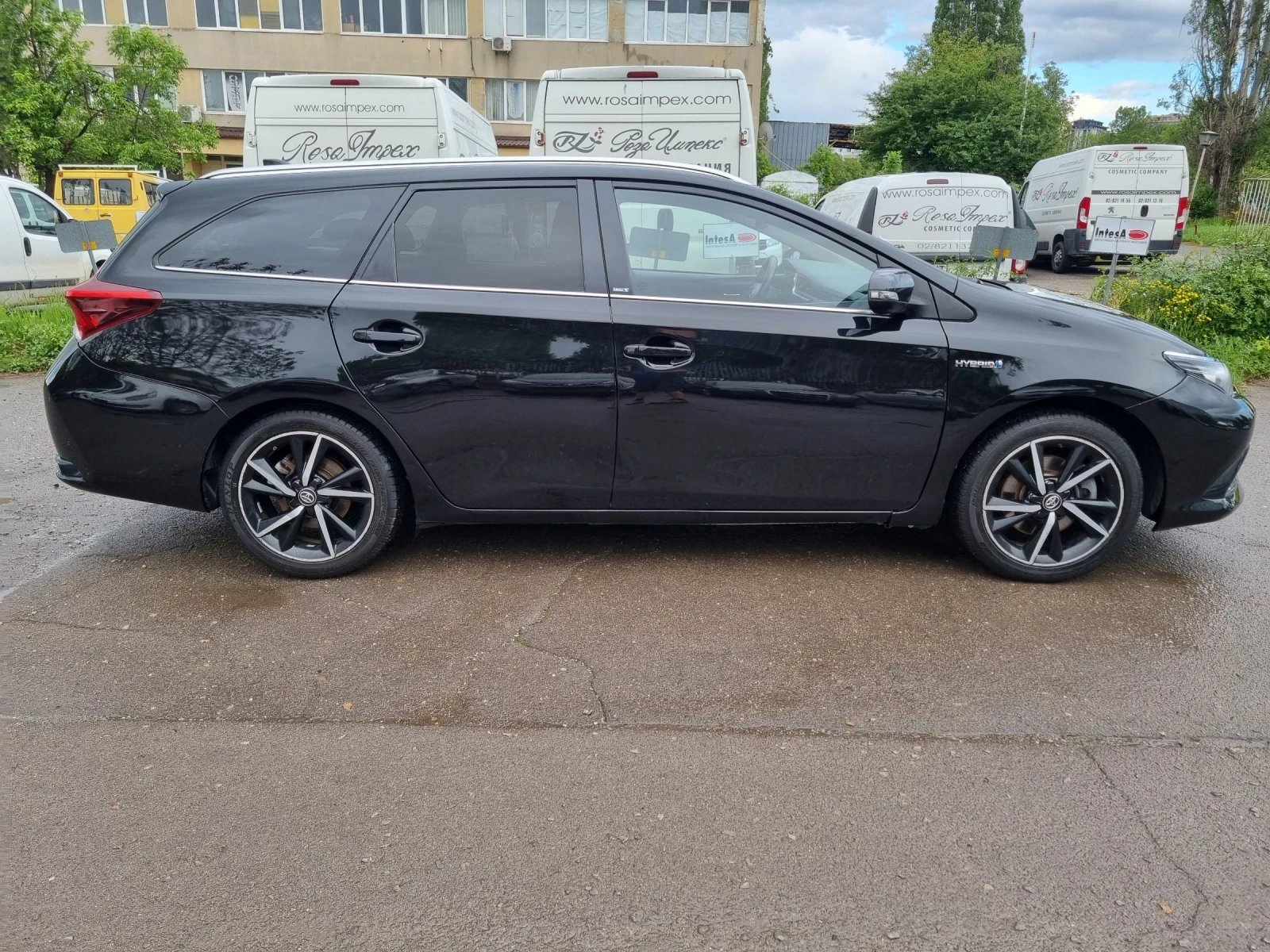Toyota Auris Hybrid  - изображение 5