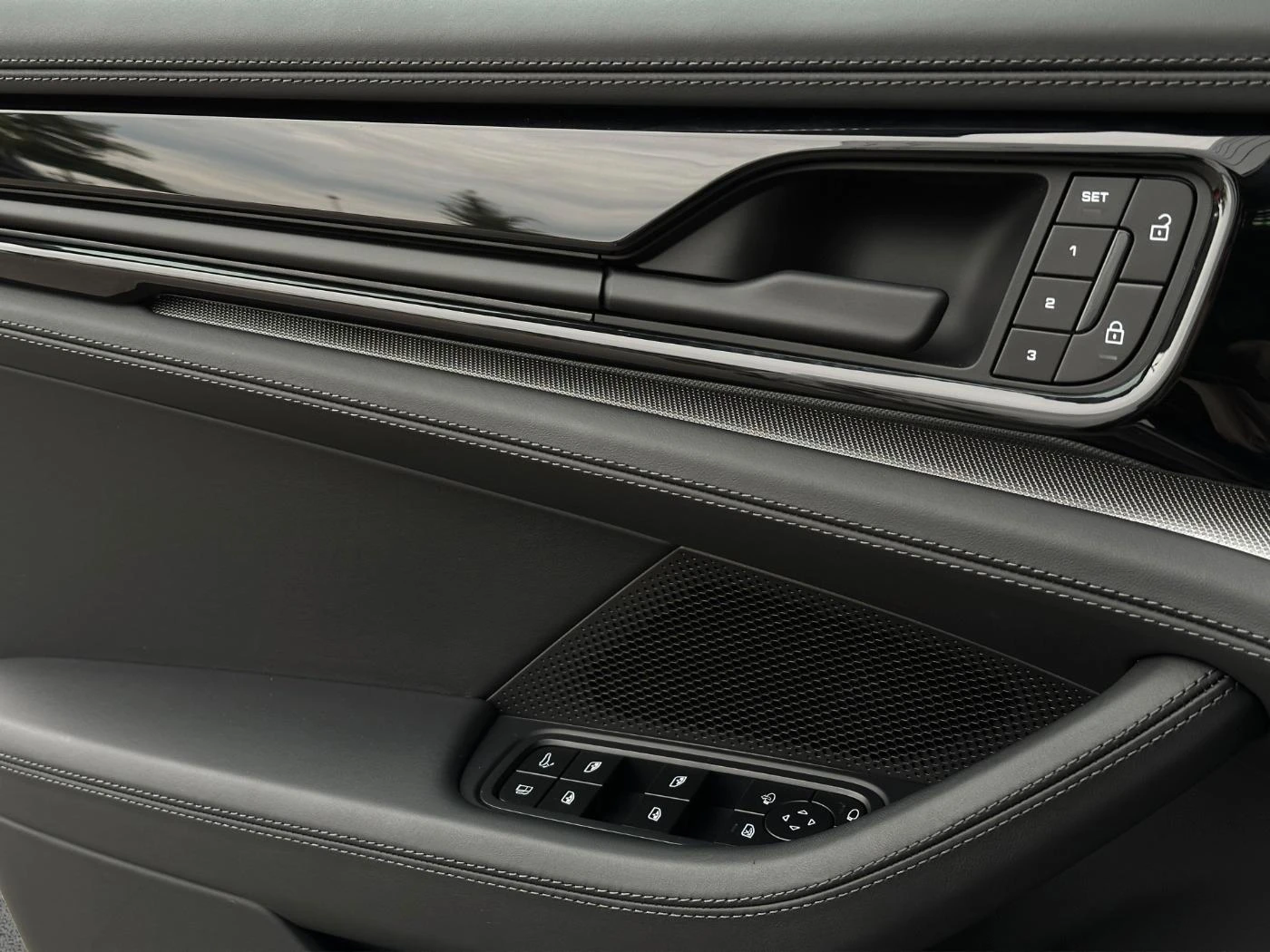 Porsche Panamera 4S E-HYBRID/FACELIFT/BOSE/MATRIX/HEAD UP/PANO/360/ - изображение 6