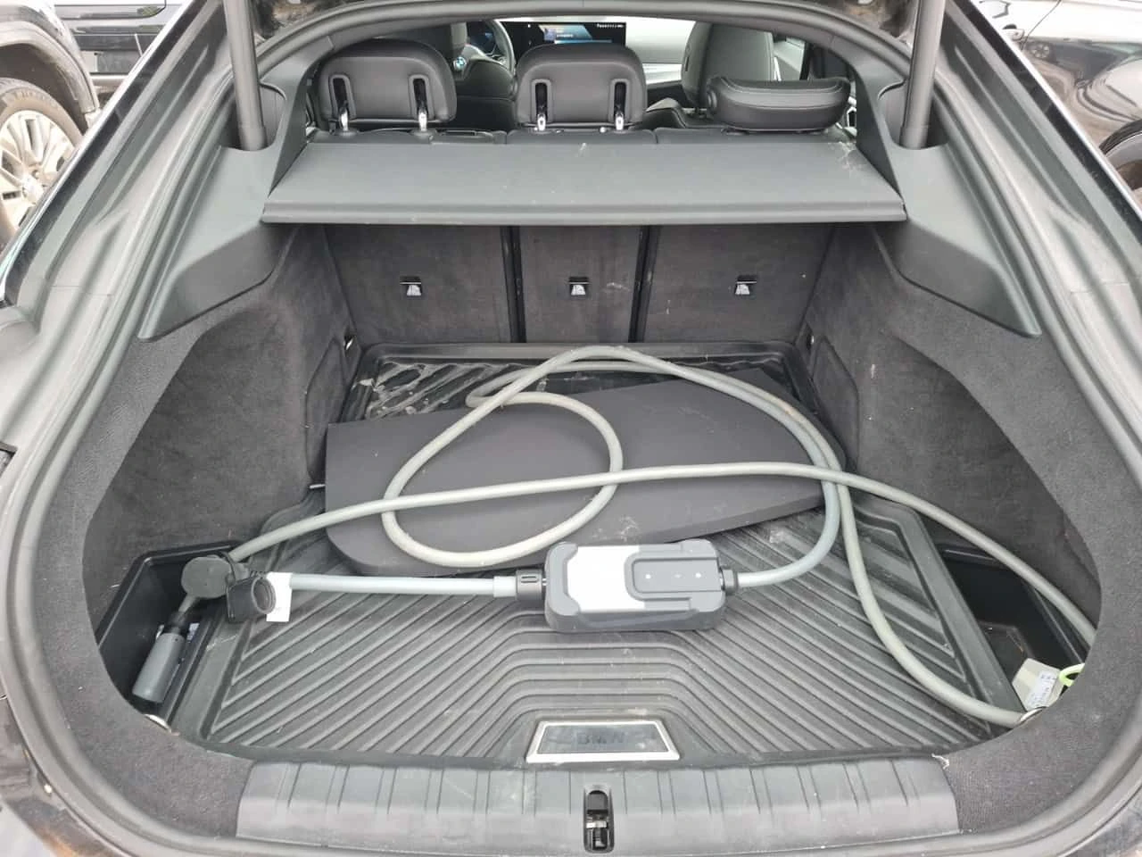 BMW i4  | EDRIVE40 | ПАМЕТ | ПОДГРЕВИ | CARFAX, снимка 14 - Автомобили и джипове - 53708084