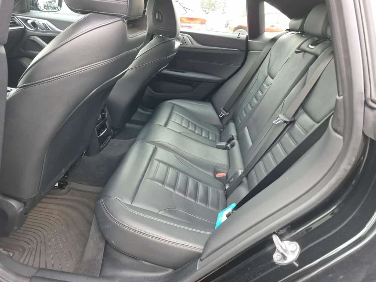 BMW i4  | EDRIVE40 | ПАМЕТ | ПОДГРЕВИ | CARFAX, снимка 12 - Автомобили и джипове - 53708084