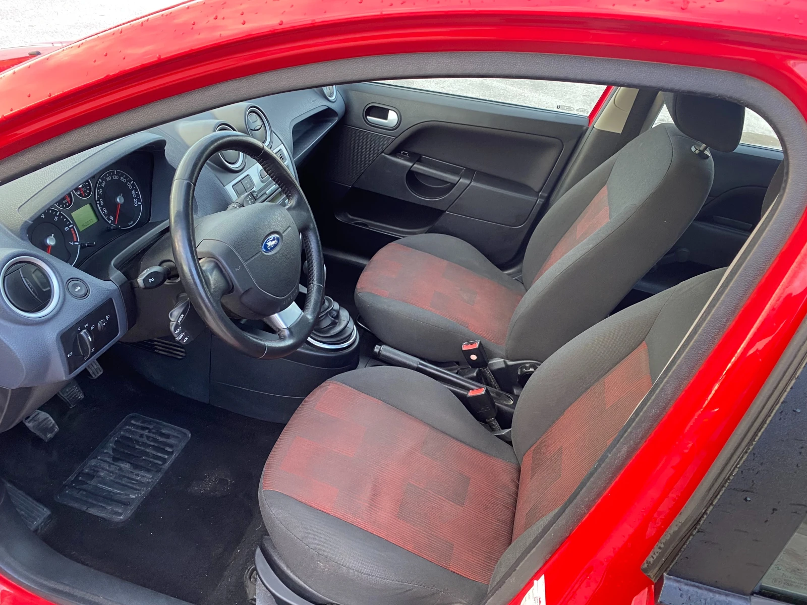 Ford Fiesta 1.3 i, снимка 6 - Автомобили и джипове - 54007170