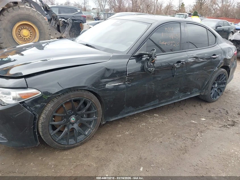 Alfa Romeo Giulia 2.0l Ti Rwd, снимка 6 - Автомобили и джипове - 54034659